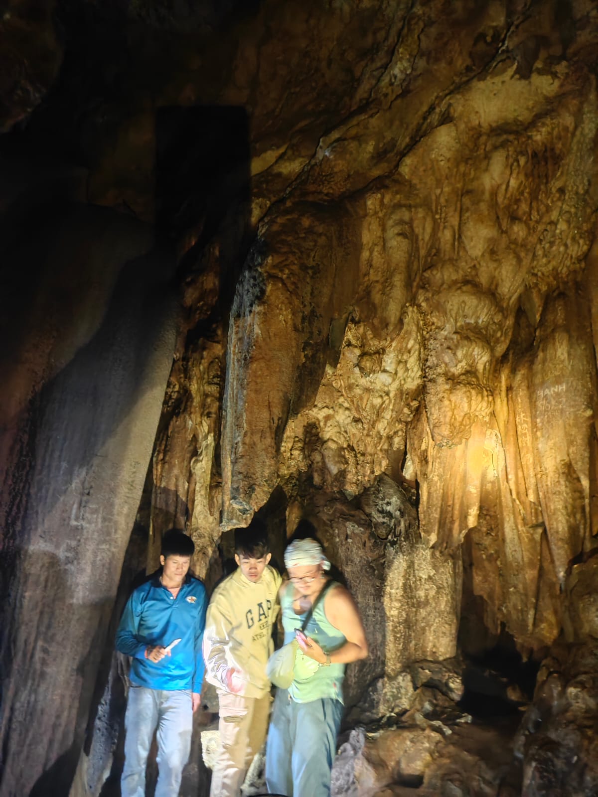 Sakkarin Cave or Xieng Man Cave