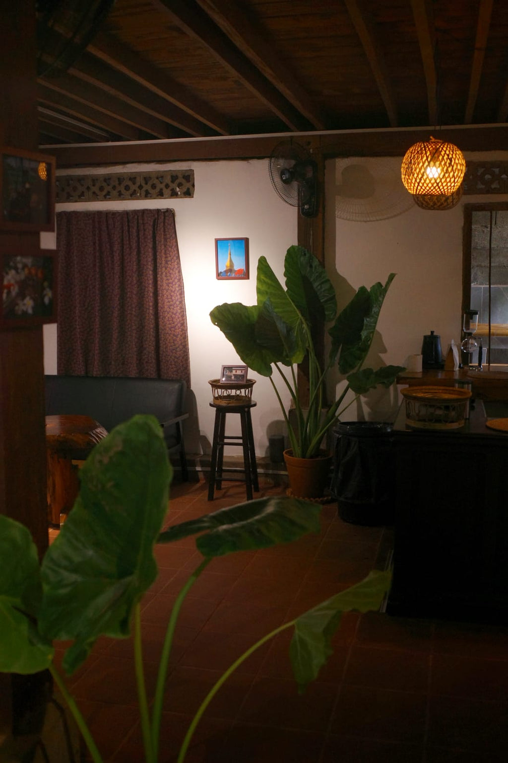 Xiangman Old House Café · Hiking Station Interior