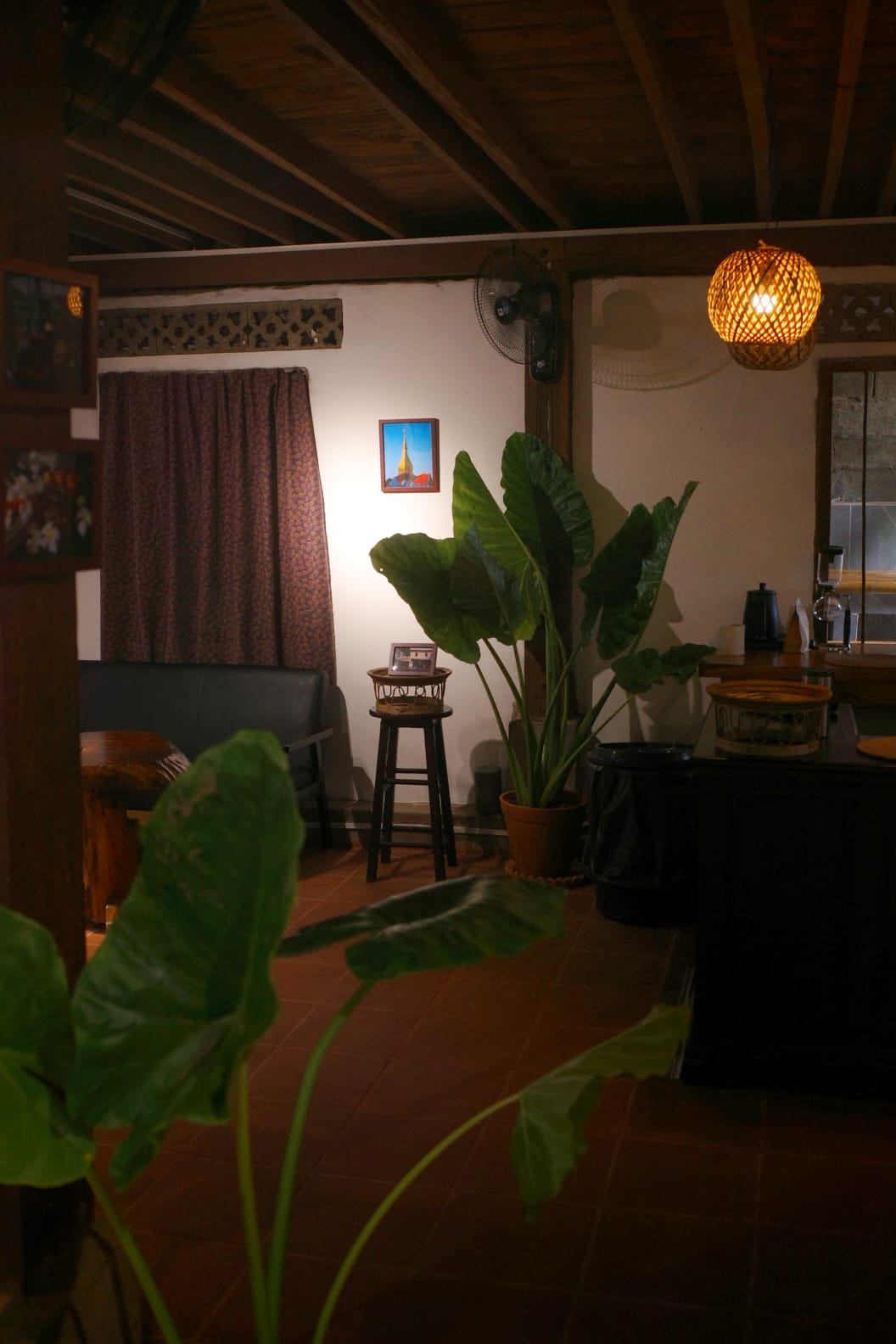 Xiangman Old House Café · Hiking Station Interior