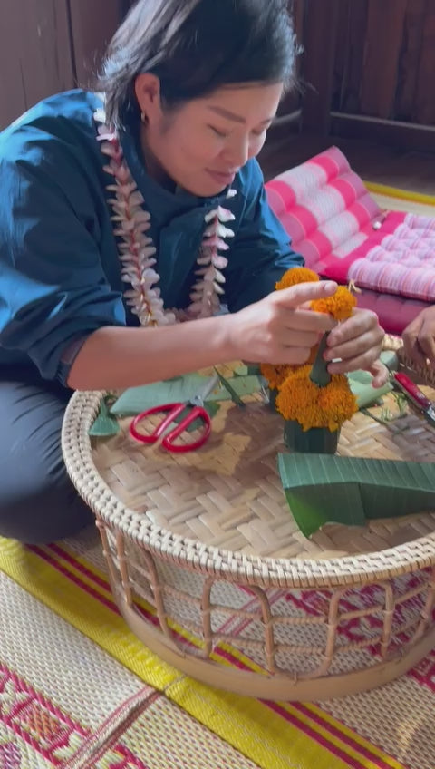 🪷 Lao Traditional Handicraft Workshop – Alms Giving Flower & Yarn Weaving Experience - 2026